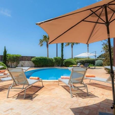 Villa Prado - Beautiful Beachfront Villa Албуфейра Екстериор снимка