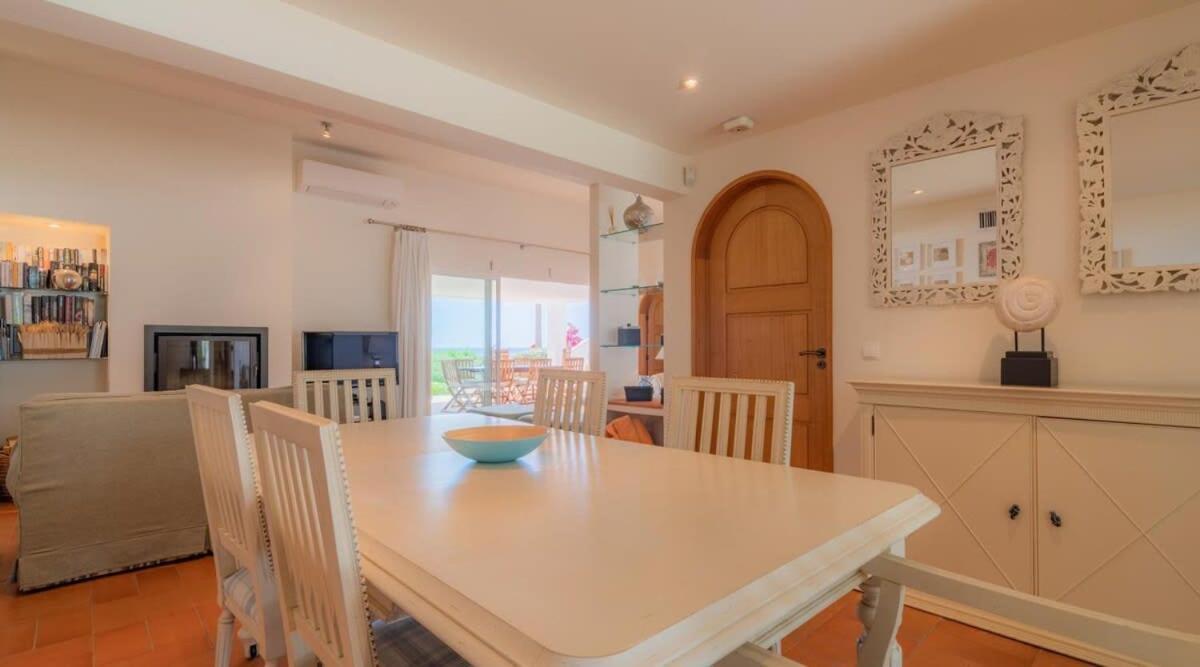 Villa Prado - Beautiful Beachfront Villa Албуфейра Екстериор снимка