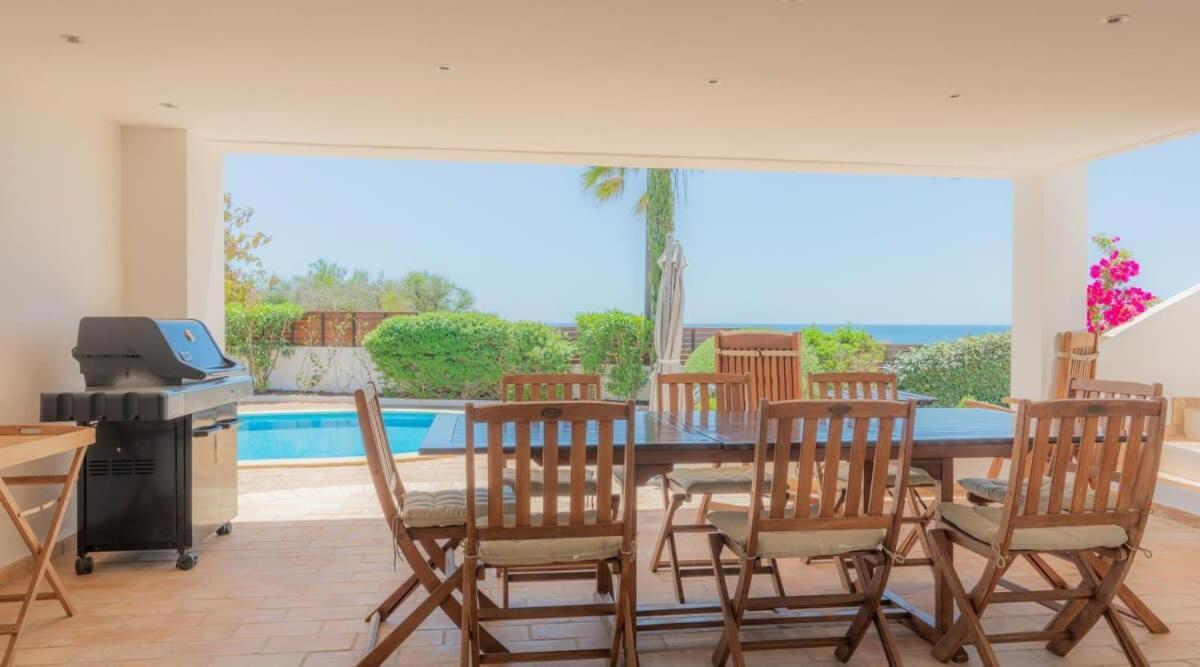 Villa Prado - Beautiful Beachfront Villa Албуфейра Екстериор снимка