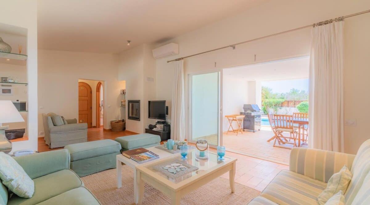 Villa Prado - Beautiful Beachfront Villa Албуфейра Екстериор снимка