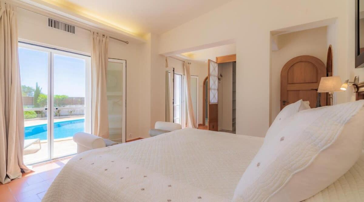 Villa Prado - Beautiful Beachfront Villa Албуфейра Екстериор снимка