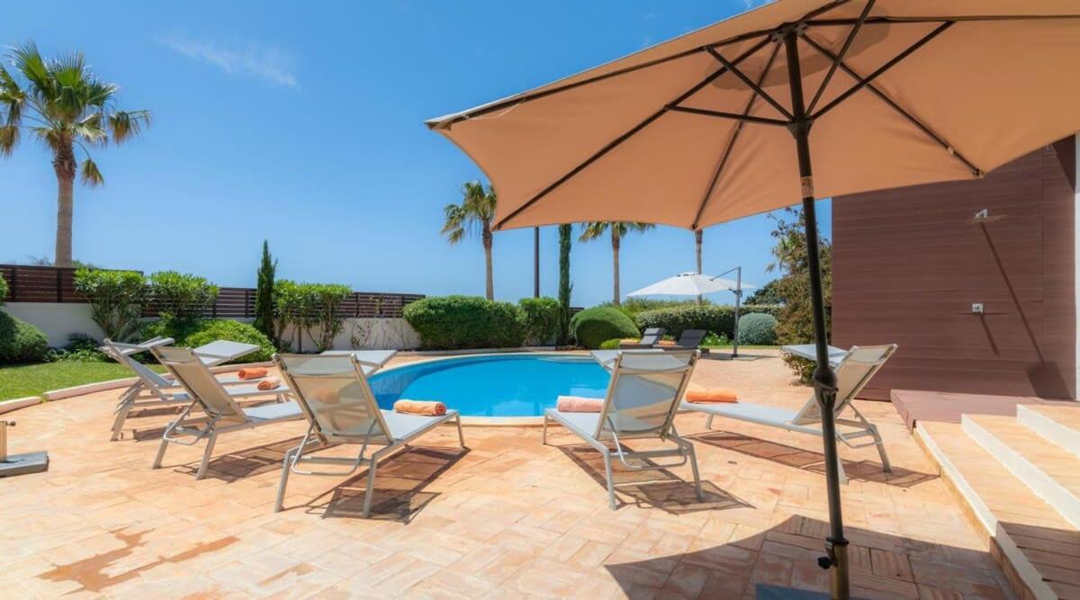 Villa Prado - Beautiful Beachfront Villa Албуфейра Екстериор снимка