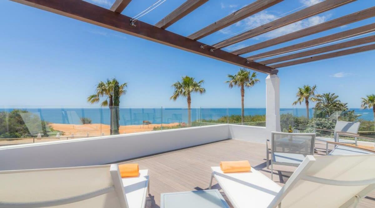 Villa Prado - Beautiful Beachfront Villa Албуфейра Екстериор снимка